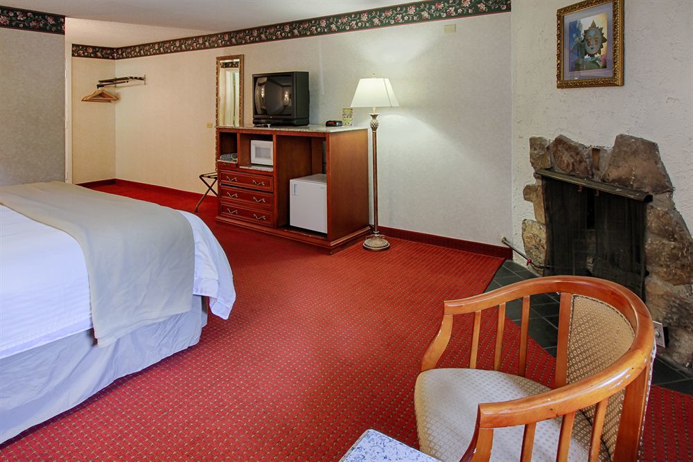גטלינבורג River Edge Inn מראה חיצוני תמונה