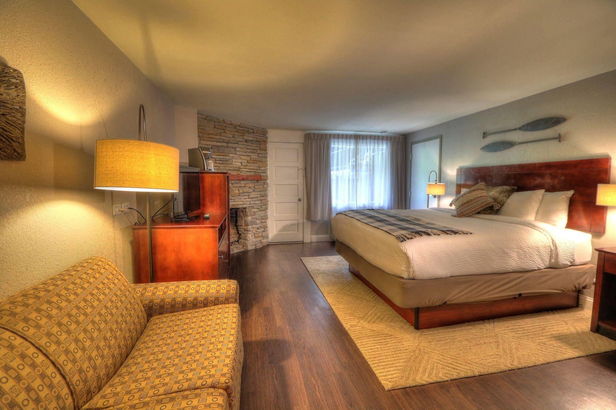 גטלינבורג River Edge Inn מראה חיצוני תמונה