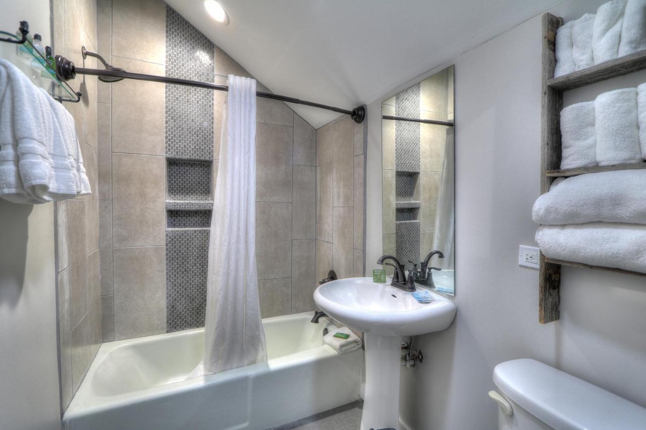 גטלינבורג River Edge Inn מראה חיצוני תמונה