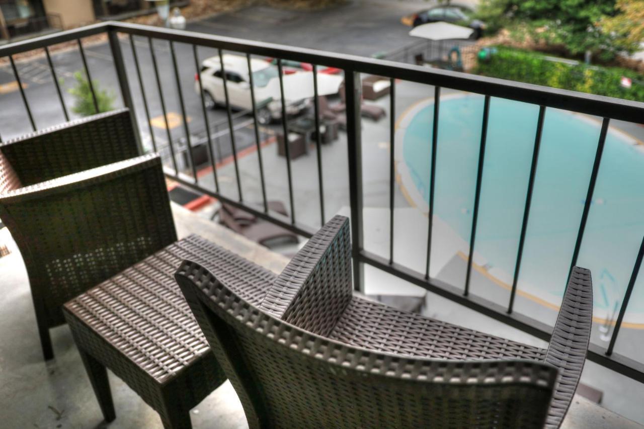 גטלינבורג River Edge Inn מראה חיצוני תמונה