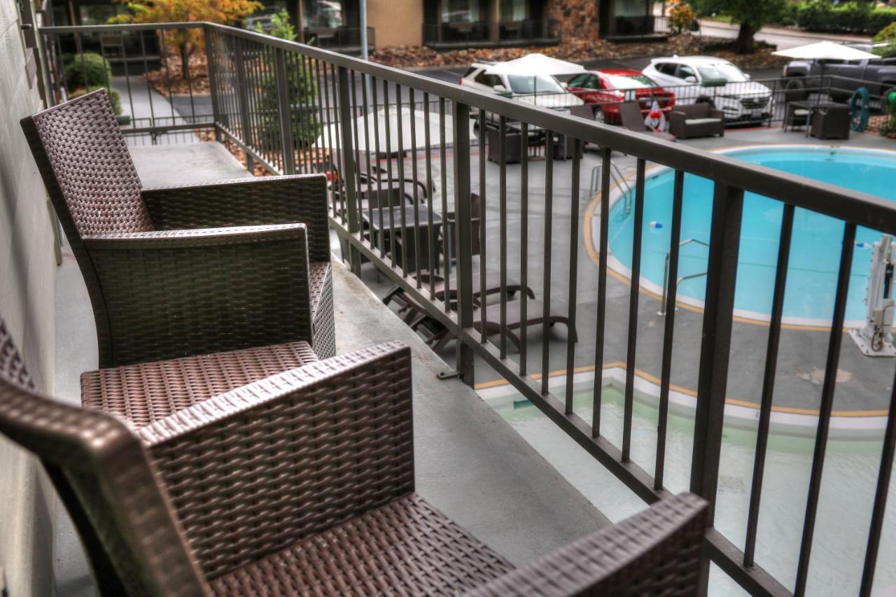 גטלינבורג River Edge Inn מראה חיצוני תמונה